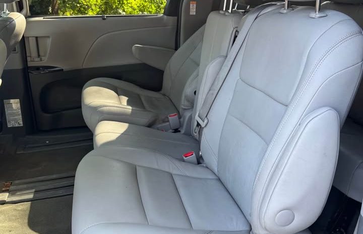 2017 Toyota sienna XLE Minivan full