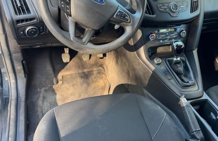 2016 Ford focus SE Sedan 4D full