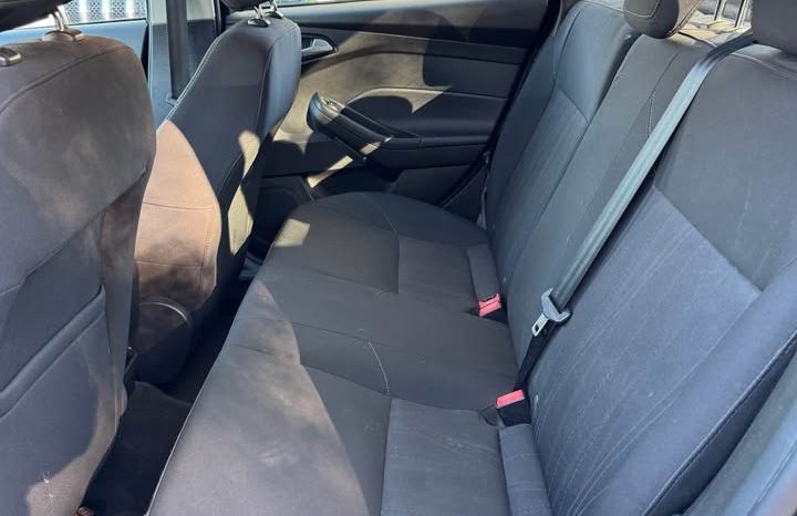 2016 Ford focus SE Sedan 4D full
