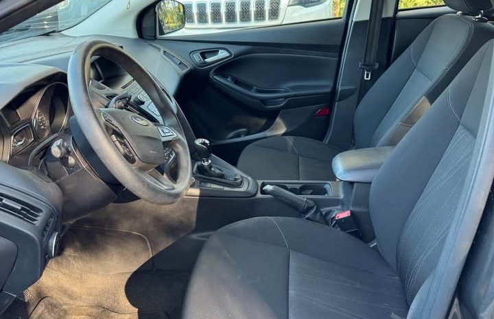 2016 Ford focus SE Sedan 4D full