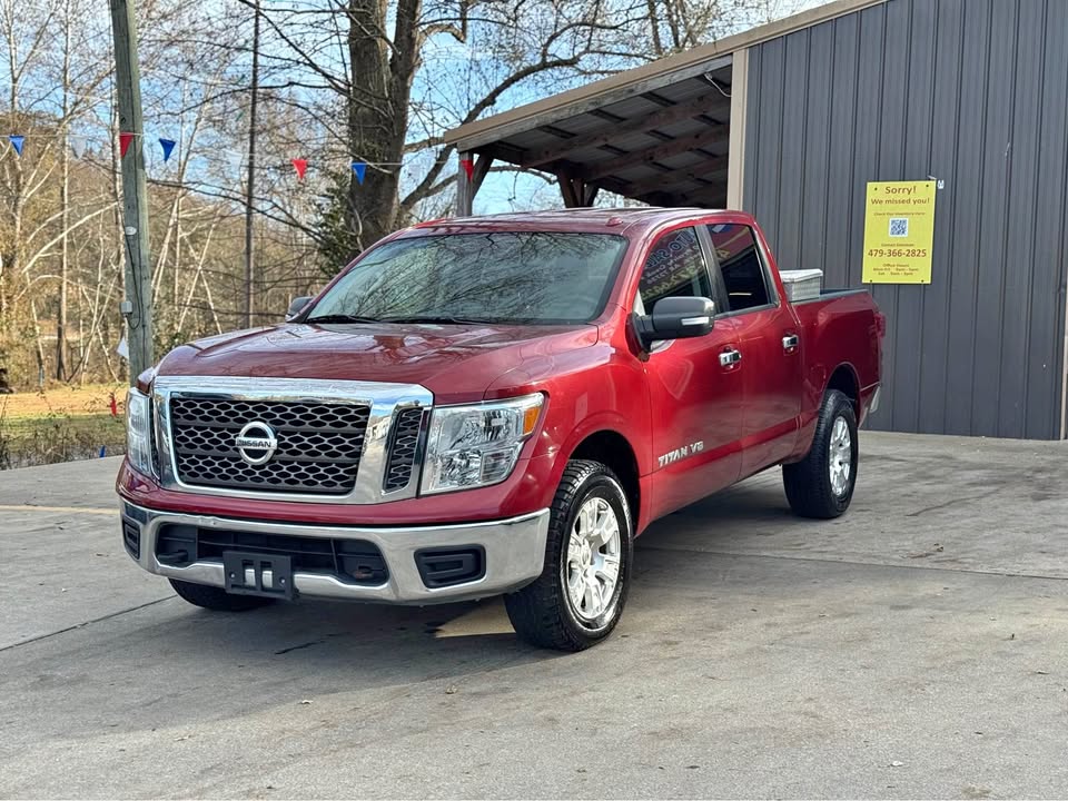 2018 Nissan Titan SV's photo