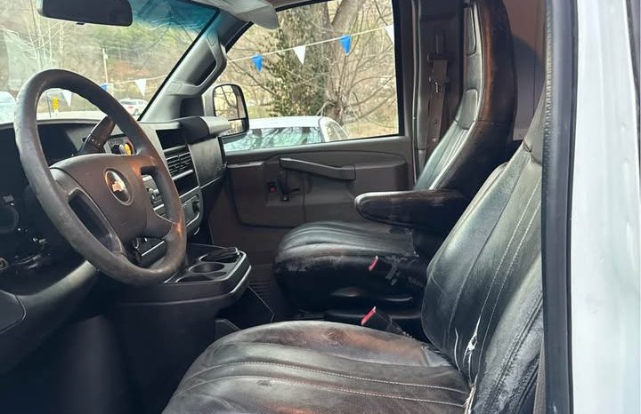 2019 Chevrolet express 2500 cargo Van full