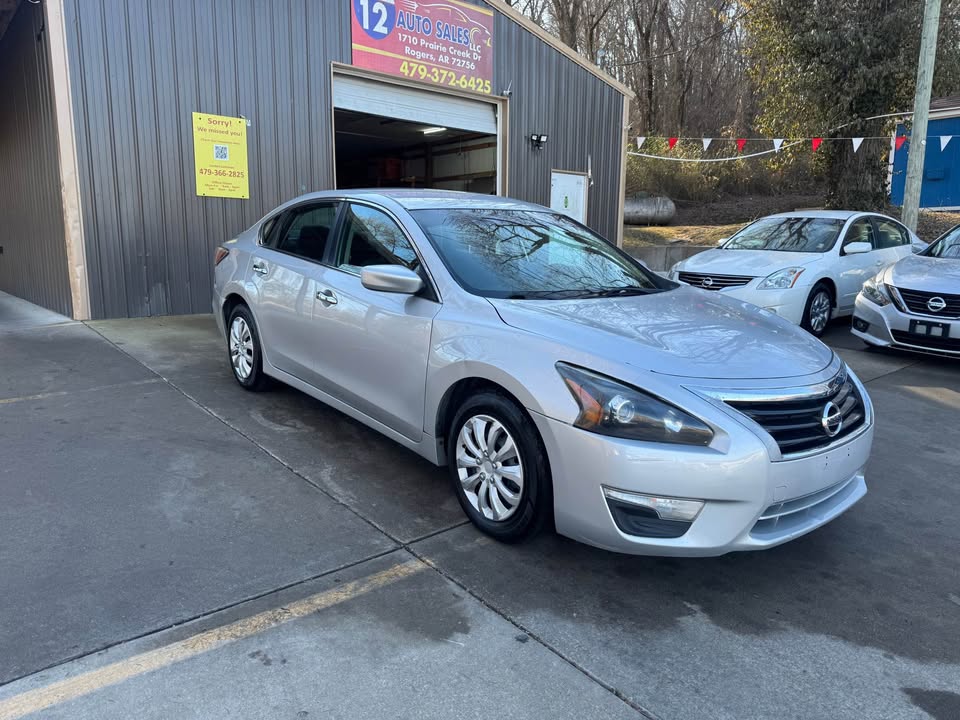 2015 Nissan Altima S's photo