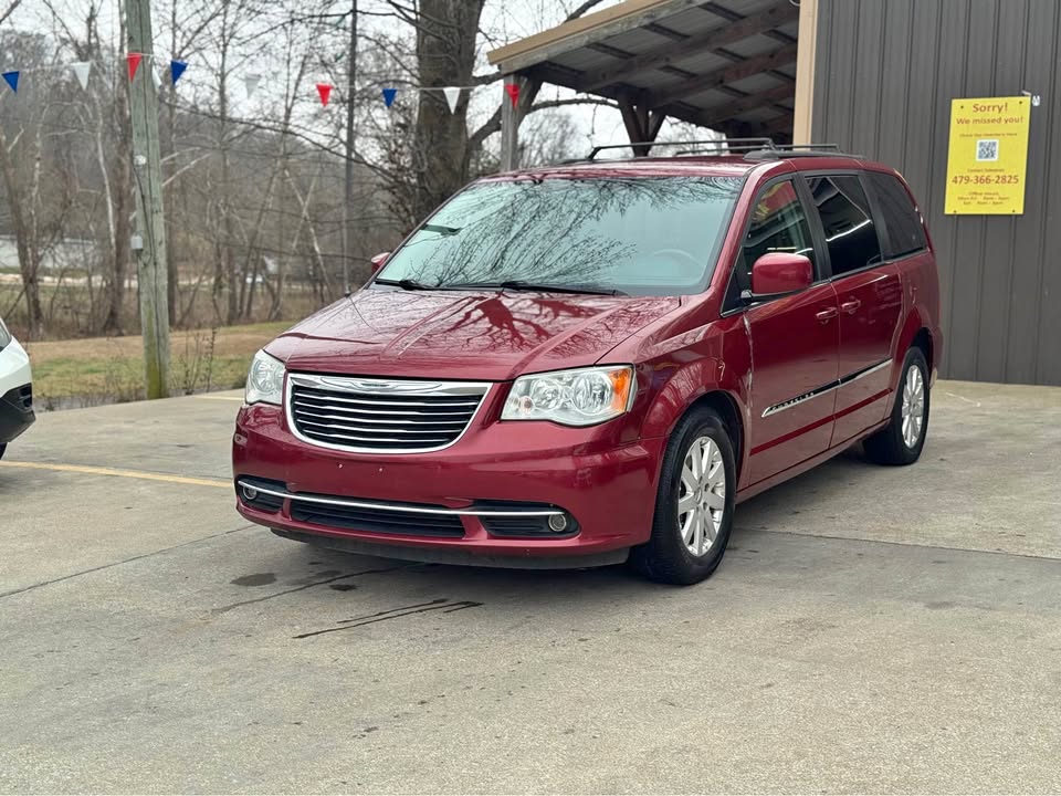 2016 Chrysler Town & Country Touring's photo