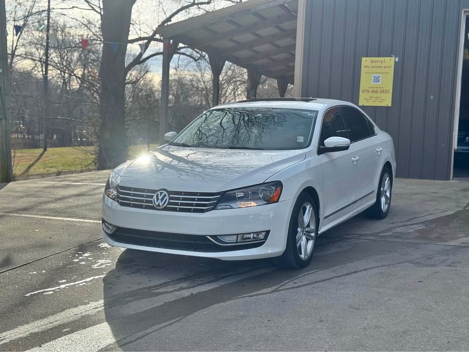 2015 Volkswagen Passat SEL Premium's photo