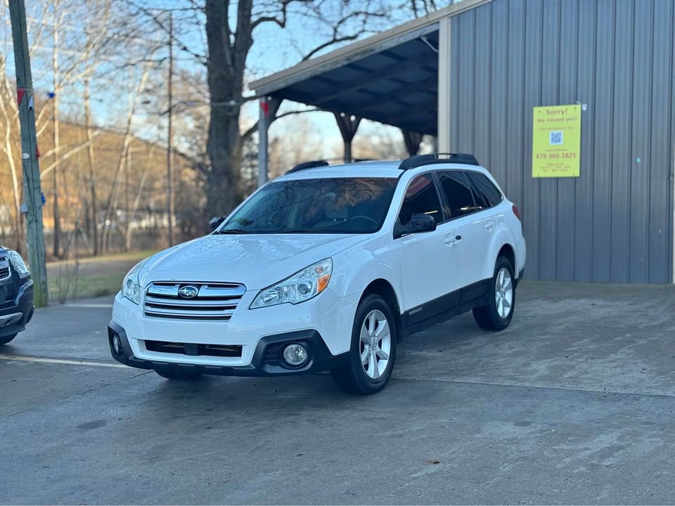 2013 Subaru Outback Premium's photo