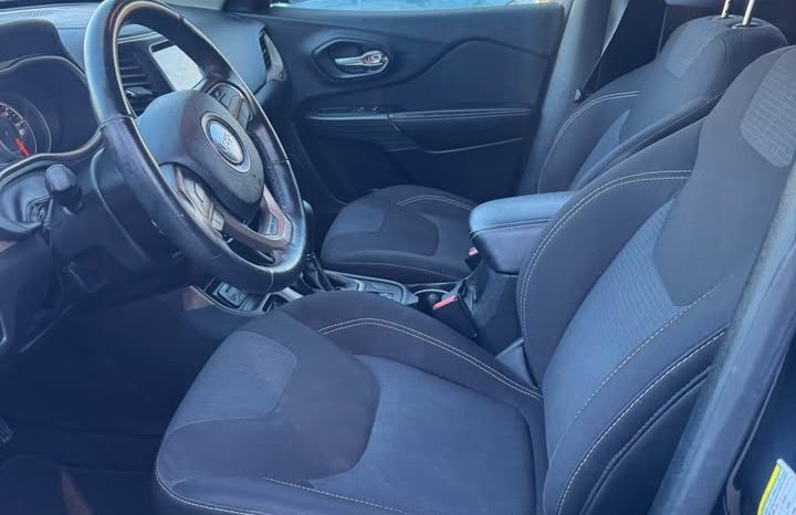 2016 Jeep Cherokee Latitude Sport Utility 4D full