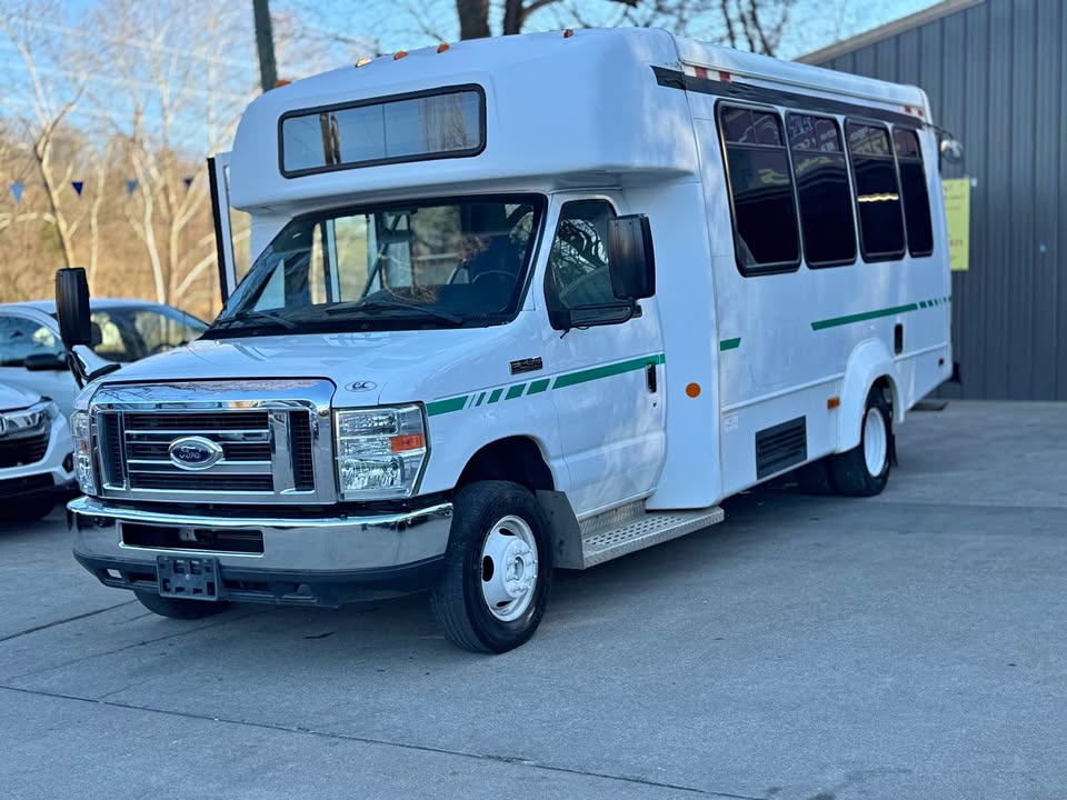 2017 Ford E-Series Cutaway Base