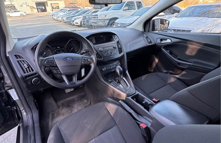 2019 Ford focus SE Sedan 4D full