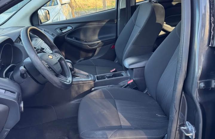 2019 Ford focus SE Sedan 4D full