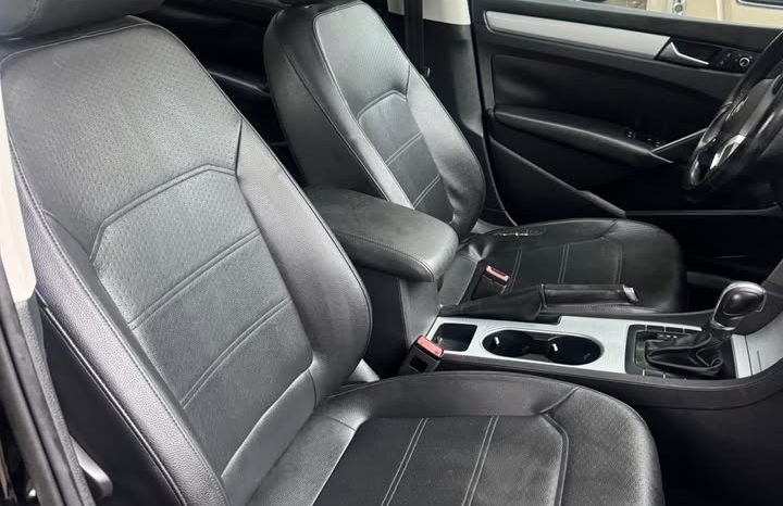 2013 Volkswagen passat 1.8T SEL Premium Sedan 4D full