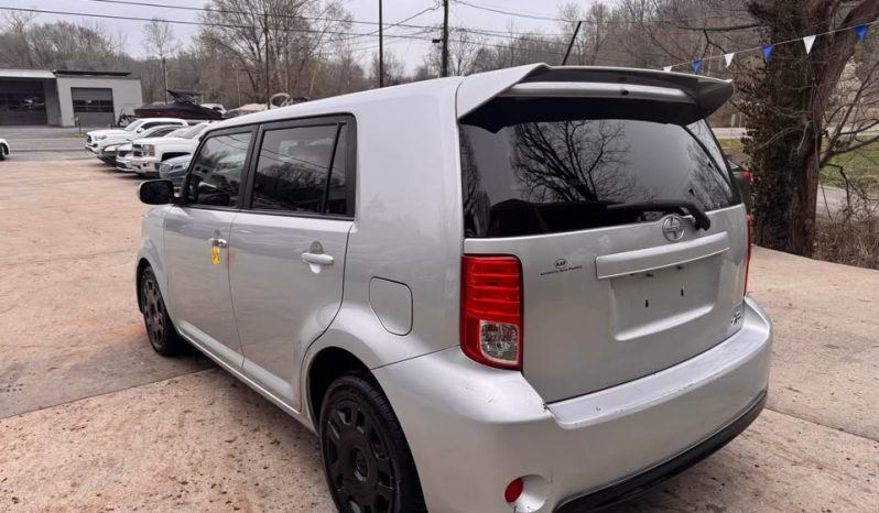 2015 Scion xb Hatchback 4D full