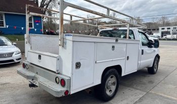 2005 Ford f350 super duty regular cab & chassis 141″ W.B. 2D full