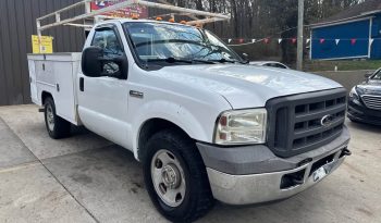 2005 Ford f350 super duty regular cab & chassis 141″ W.B. 2D full