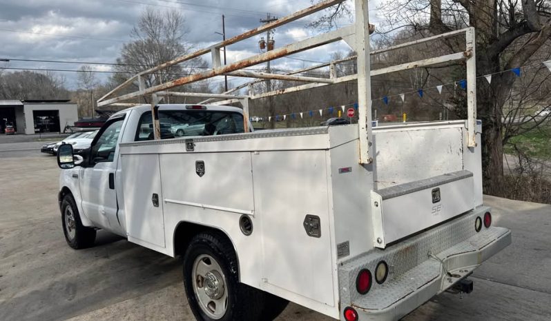 2005 Ford f350 super duty regular cab & chassis 141″ W.B. 2D full