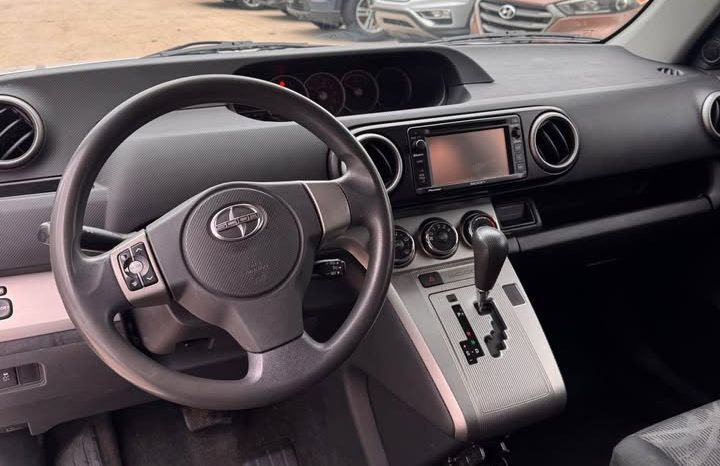 2015 Scion xb Hatchback 4D full