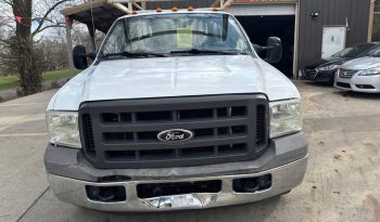 2005 Ford f350 super duty regular cab & chassis 141″ W.B. 2D full