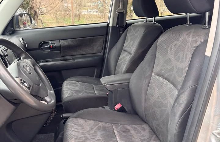 2015 Scion xb Hatchback 4D full