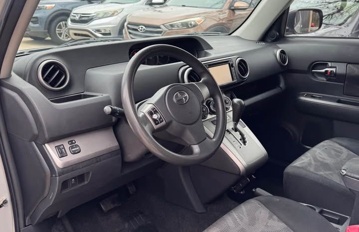 2015 Scion xb Hatchback 4D full