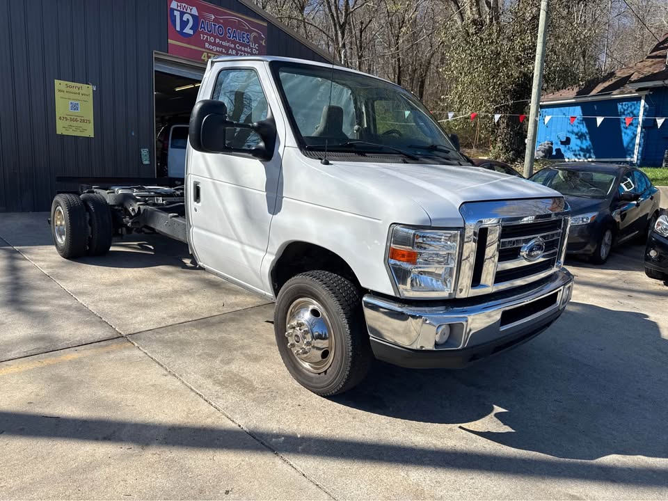 2017 Ford E-Series Cutaway Base