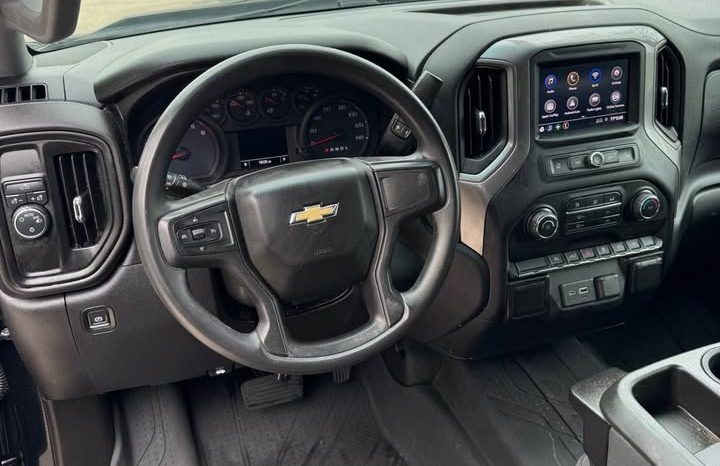 2021 Chevrolet Silverado 1500 crew cab Custom Pickup 4D 5 3/4 ft full