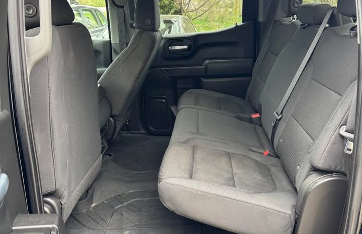 2021 Chevrolet Silverado 1500 crew cab Custom Pickup 4D 5 3/4 ft full