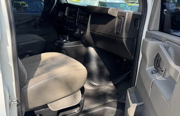 2023 Chevrolet express 3500 cargo Van full