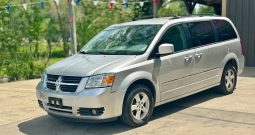 2009 Dodge grand caravan SXT Van 4D