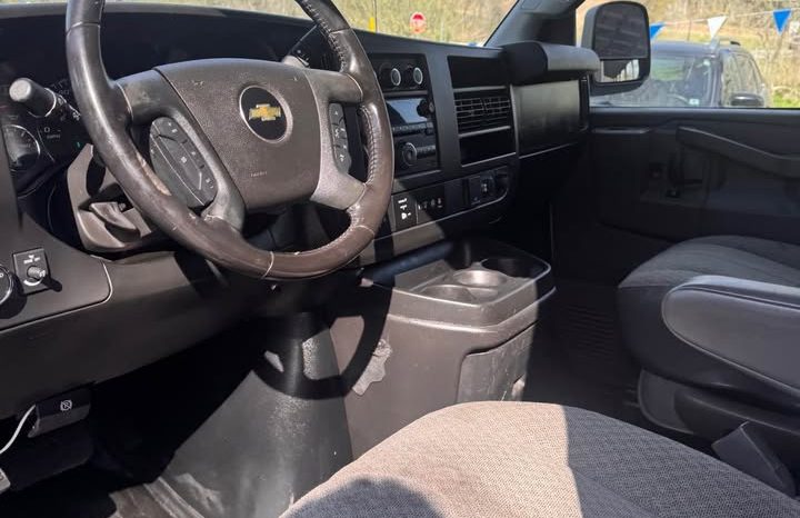 2020 Chevrolet express 2500 cargo Van full