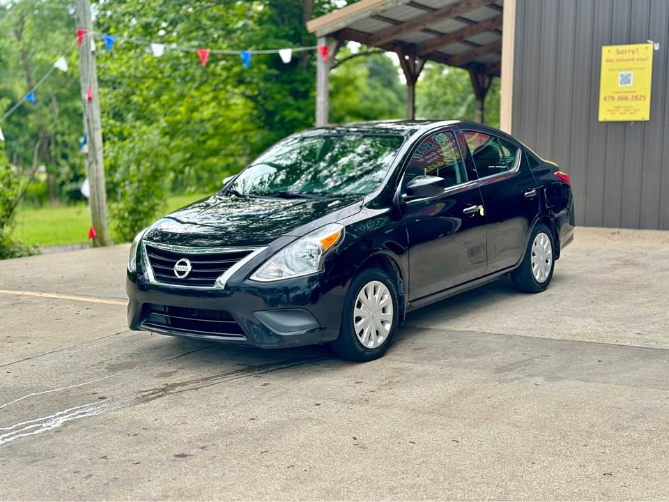 2019 Nissan Versa 1.6 S MT's photo