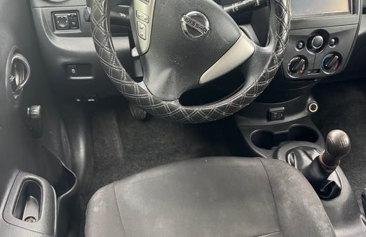 2019 Nissan versa S Sedan 4D full