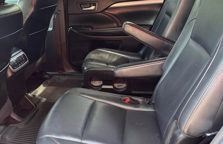 2018 Toyota highlander XLE Sport Utility 4D full