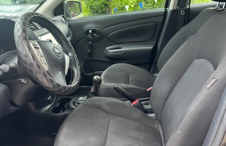 2019 Nissan versa S Sedan 4D full
