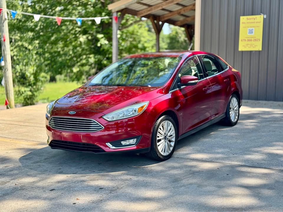 2017 Ford Focus Sedan Titanium's photo