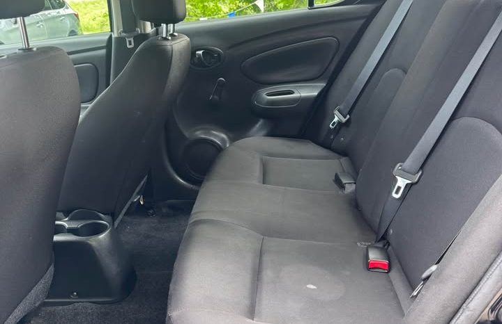 2019 Nissan versa S Sedan 4D full