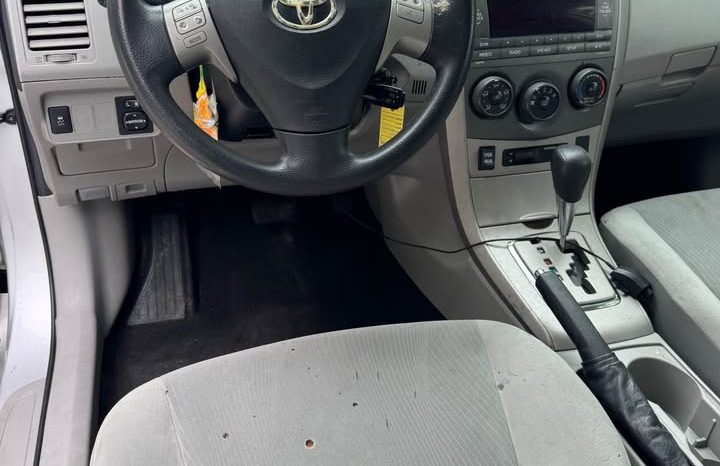 2011 Toyota corolla LE Sedan 4D full