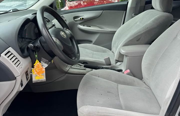 2011 Toyota corolla LE Sedan 4D full