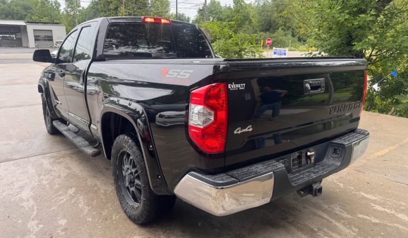 2015 Toyota tundra crewmax SR5 Pickup 4D 5 1/2 ft full