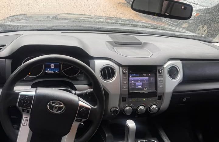 2015 Toyota tundra crewmax SR5 Pickup 4D 5 1/2 ft full