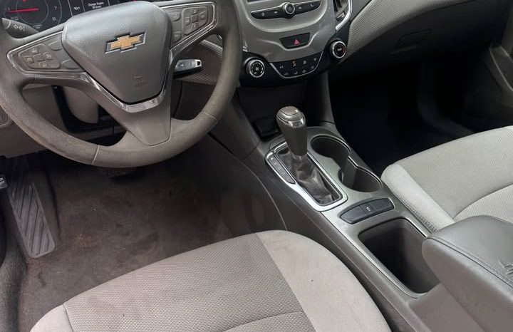 2017 Chevrolet cruze LT Hatchback 4D full