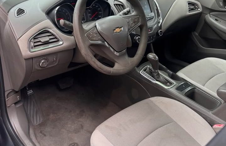 2017 Chevrolet cruze LT Hatchback 4D full