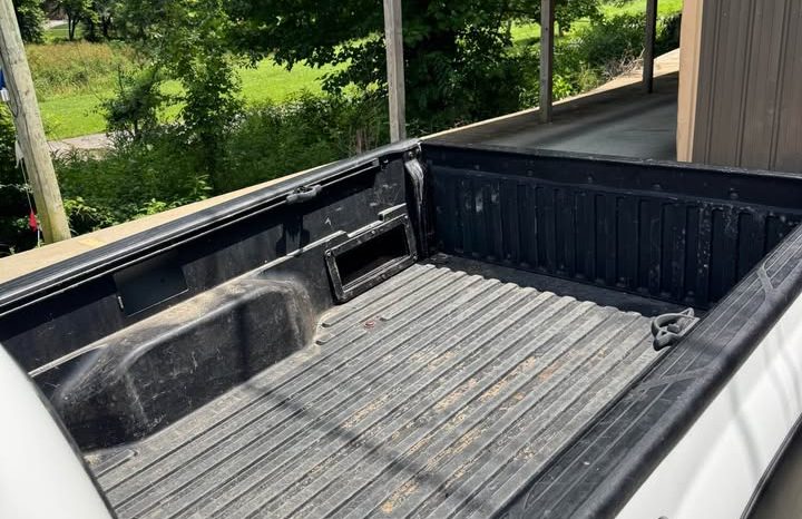 2005 Toyota tacoma regular cab Pickup 2D 6 ft full