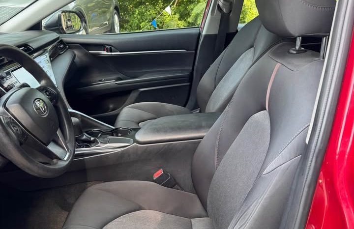2019 Toyota Camry LE Sedan 4D full