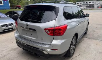 2017 Nissan Pathfinder SL Sport Utility 4D full