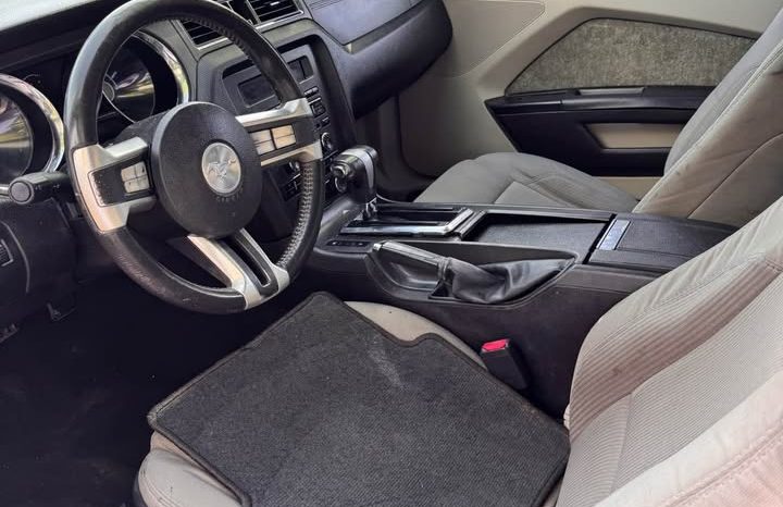 2010 Ford mustang V6 Coupe 2D full