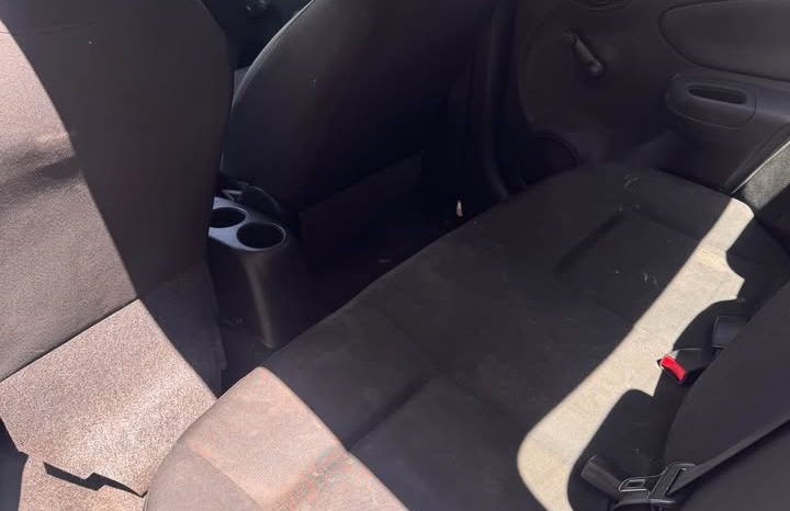 2016 Nissan versa S Sedan 4D full