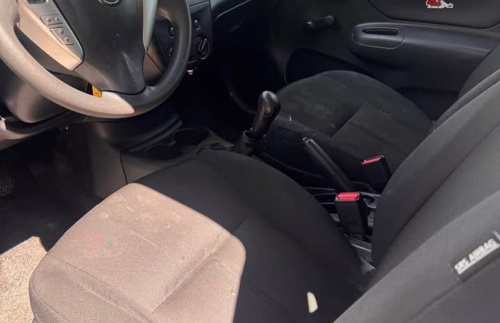2016 Nissan versa S Sedan 4D full