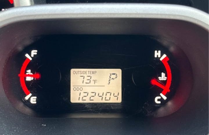 2010 Pontiac vibe Sport Wagon 4D full