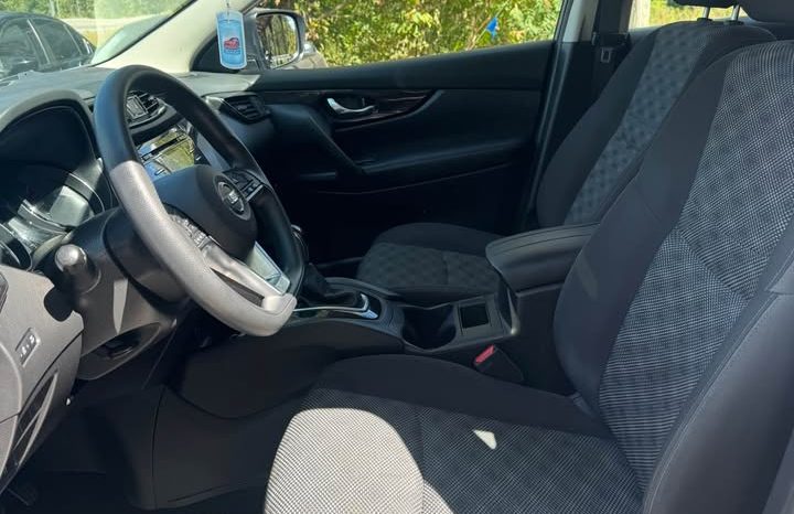2018 Nissan rogue SV Sport Utility 4D full
