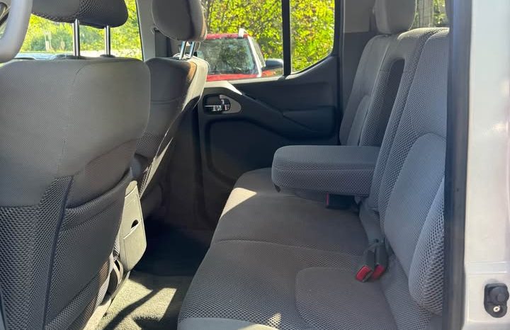 2006 Nissan frontier crew cab SE Pickup 4D 5 ft full